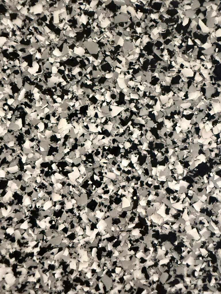 Tuxedo Vinyl Flakes – 3/16” (40 Pounds)