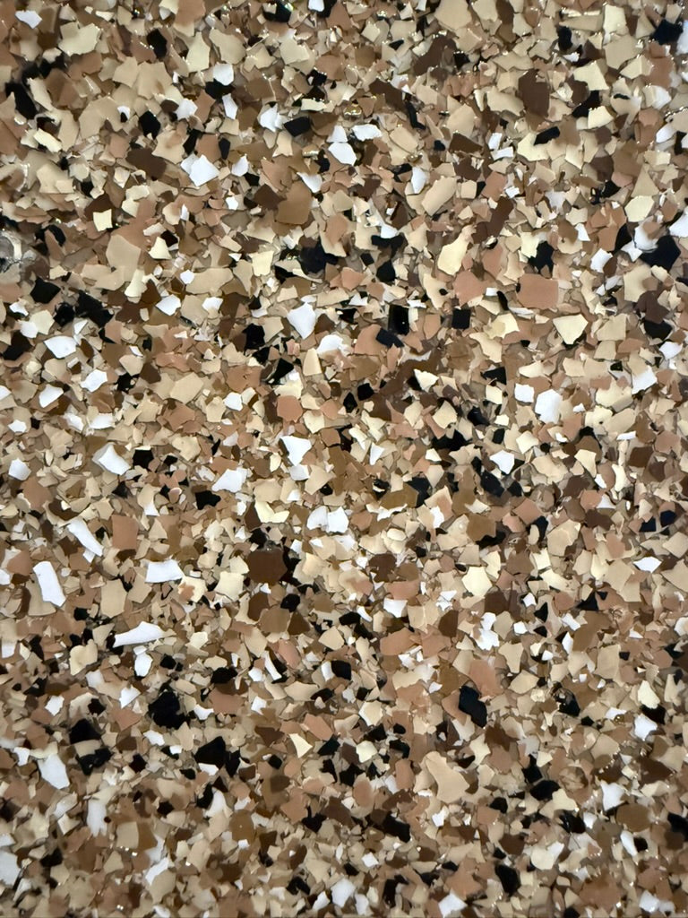 Saddletan Vinyl Flakes – 3/16” (40 Pounds)