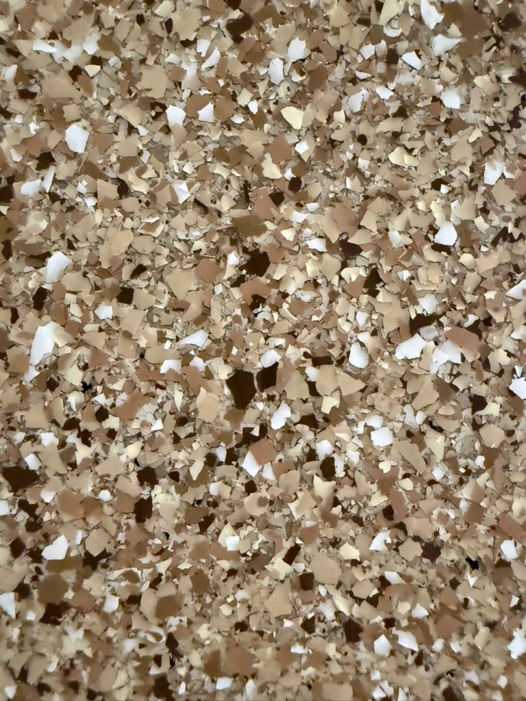 Saddlewood Vinyl Flakes – 3/16” (40 Pounds)